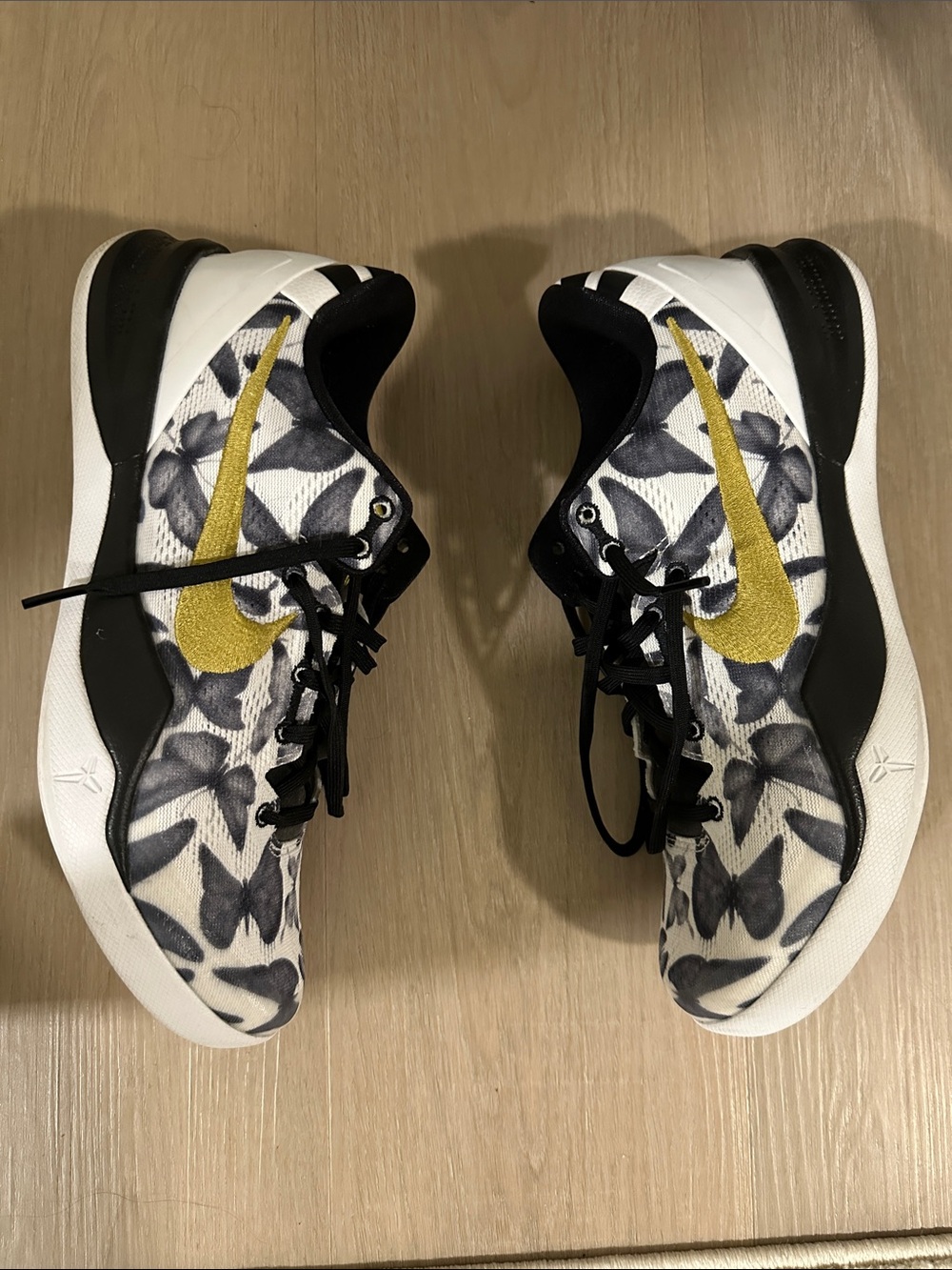 Nike Kobe’s (GIGI) Floral Basketball Shoes in Black/White with Gold Swoosh